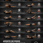 Femme souriante en train de faire des exercices à la maison pour tonifier son corps