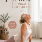 Femme de plus de 40 ans pratiquant le yoga dans un parc, avec une posture zen.