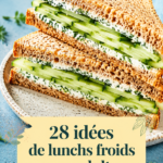 Déjeuner froid composé de salades fraîches et de fruits colorés.