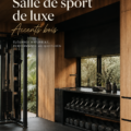 Salle de sport maison avec accents en bois chaleureux
