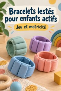 Femme à la plage portant des bangles colorés, accessoire d'été tendance