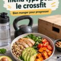 Une femme préparant un repas sain adapté à son entraînement CrossFit.